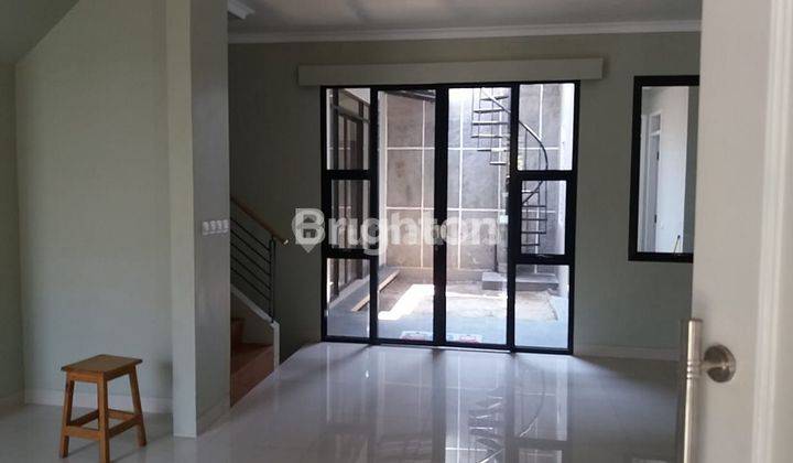 RUMAH MODERN MINIMALIS SIAP STRATEGIS DI D&#39;&#39;LATINOS BSD 2