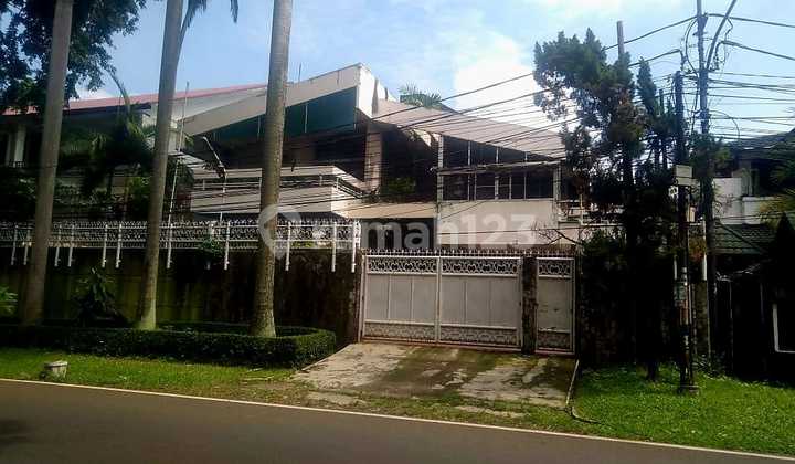 OLD HOUSE, CALCULATE LAND STRATEGICALLY LOCATED IN SIMPRUG GOLF, ONE STEP AWAY FROM SUDIRMAN.