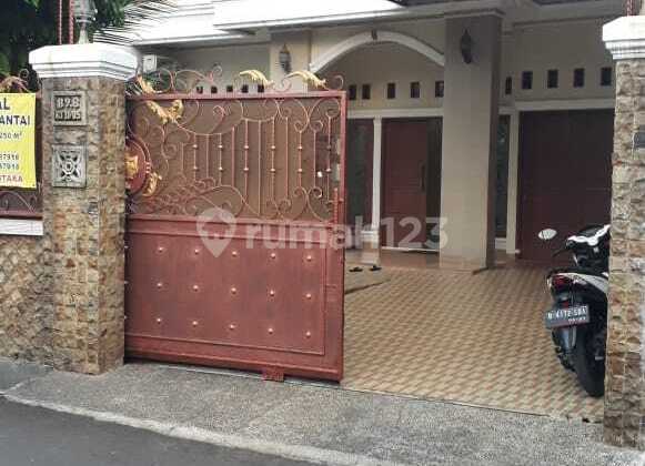 345. Cheap For Sale Modern Classic Luxury 2-Story House in Ulujami Pesanggrahan South Jakarta – Strategic Location Ready to occupy 2