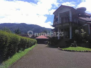 20. Dijual Cepat Villa 3 Urung Cisarua Lokasi Strategis Arsitektur Eropa 2 Lantai Luas 1.680 Meter 20. Dijual Cepat Villa 3 Urung Cisarua Lokasi Strategis Arsitektur Eropa 2 Lantai Luas 1.680 Meter