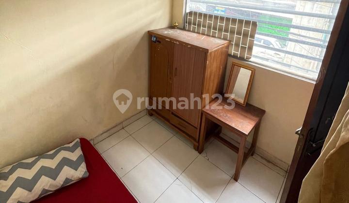 219. Dijual Rumah Kos-Kosan + 3 Toko di Pinggir Jalan Ciledug Raya, Jakarta Selatan – Investasi Strategis & Menguntungkan