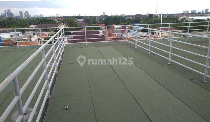 246. Disewakan Ruko 4,5 Lantai Strategis di Raya Cipulir, Jakarta Selatan – Hadap Jalan Raya 2