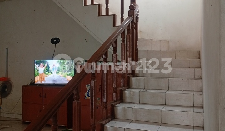 317. (Price Drop) 2-Story Shophouse for Sale in Bintaro, Cipadu, South Tangerang – Strategic Road Frontage, 300m² 2