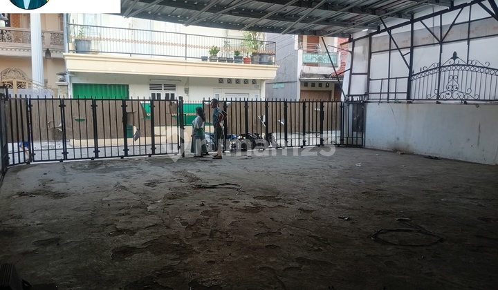 319. Warehouse for Sale, Ready to Use in Bintaro 3, Jl. Haji Najih II, Pondok Aren, Tangsel – Land Area 220m², Carport for 8 Cars 319. Warehouse for Sale, Ready to Use in Bintaro 3, Jl. Haji Najih II, Pondok Aren, Tangsel – Land Area 220m², Carport for 8 Cars