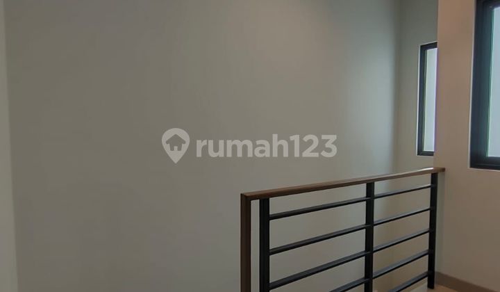 249. Disewakan Rumah 2 Lantai di Summarecon Crown Gading Regia - Harga Terjangkau 2