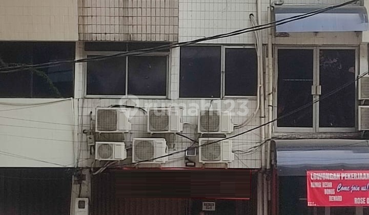 346. Cheap For Sale 4-Story Shop House in Kramat Pela, Kebayoran Baru, South Jakarta – Strategic Location on Roadside, Move-In Ready.