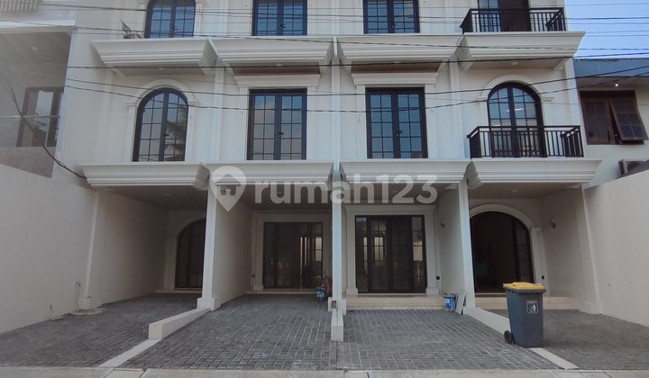 P96. Murah Dijual Town House 4 Lantai Modern di Cidodol Kebayoran Lama Jakarta Selatan - Smart Home System, Rooftop Garden Siap Huni
