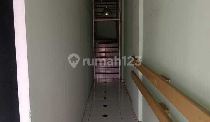 568. For Sale: 3.5-Story Shop House in Jatiwaringin, Cipinang Melayu, East Jakarta - SHM (Certificate), Roadside, Spacious Parking. 2