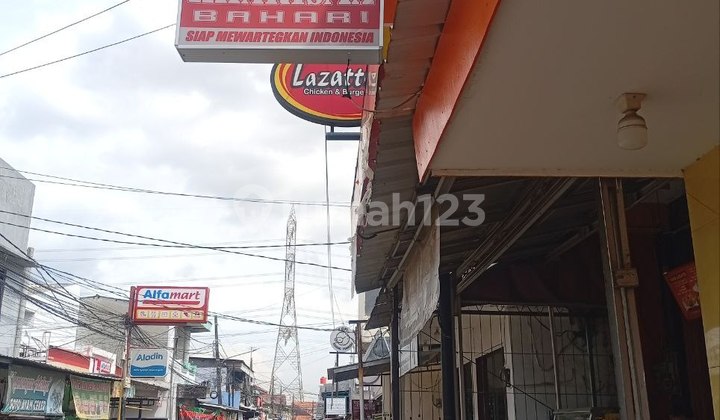 493. Kharisma Bahari Warteg Shop House Business Operation, North Bekasi - Strategic Busy Location by the Roadside, Ready for Immediate Sale with Fully Complete Equipment.