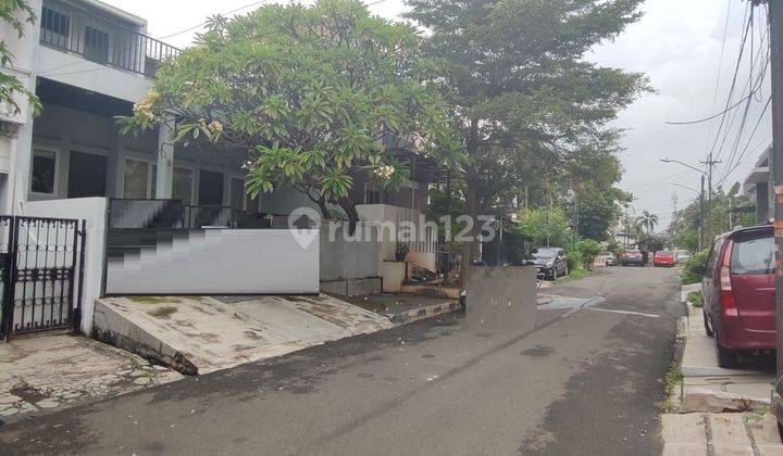 296. Dijual Rumah 2 Lantai di Pulomas Pulo Gadung Jakarta Timur – Dekat Don Bosco & Masjid Baabut Taubah