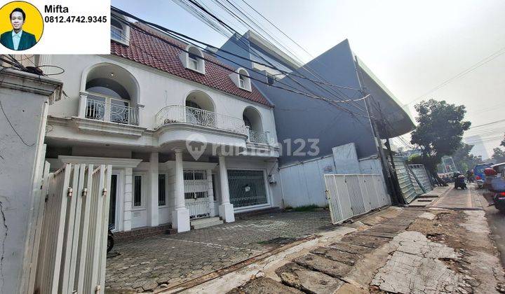 306. Sewa Rumah Mewah 3,5 Lantai di Gandaria Kebayoran Baru Jakarta Selatan – Cocok untuk Kantor atau Hunian Lokasi Strategis & Luas 1