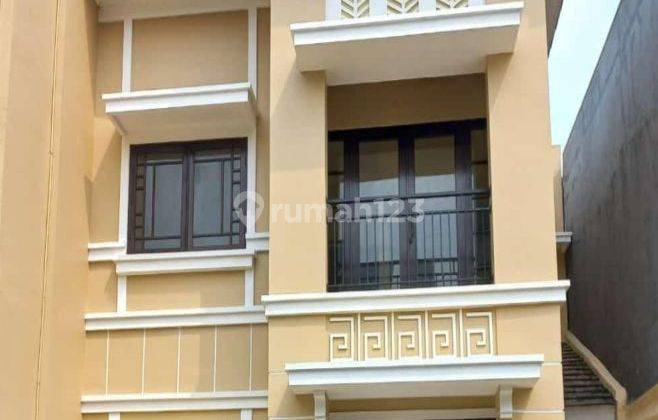 DIJUAL RUMAH 2 LANTAI SIAP HUNI DAN SEMI FURNISHED CUMA 2M-an LOKASI SUPER STRATEGIS