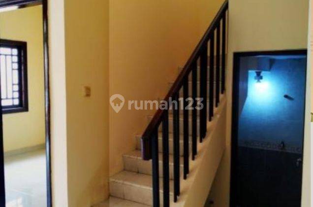 Dijual Rumah 2 Lantai Siap Huni Dan Semi Furnished Cuma 2m-An Lokasi Super Strategis 2