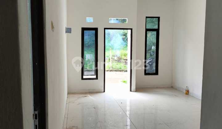 ruang tamu dijual rumah di villa mutiara