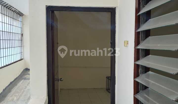 Cheap Ploso Timur rental, double car road, ready to live in, newly renovated. 2