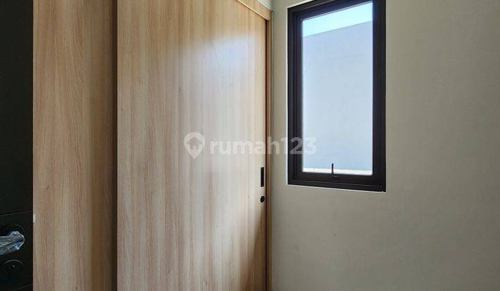 Rumah Modern Cluster Flora Summarecon Bandung Dapur Luas 2