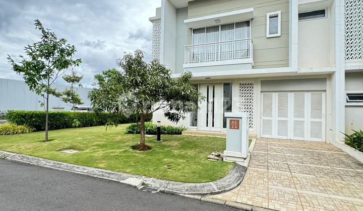 Rumah 2 Lantai Hoek Cluster Amanda, Summarecon Bandung