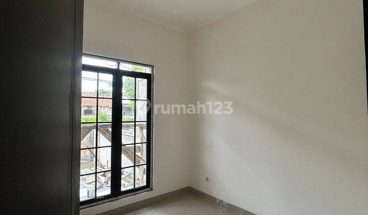 Rumah 2 Lantai Bagus Unfurnished SHM di Turangga, Bandung 1