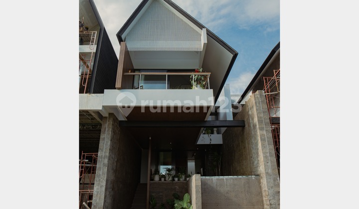 Villa Mewah Furnished dengan Private Pool Canggu, Bali