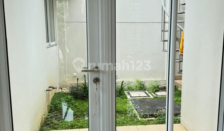 RUMAH 2 LANTAI HOEK CLUSTER AMANDA, SUMMARECON BANDUNG 2