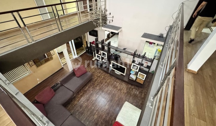 Dijual Rumah 2 Lantai Siap Huni di Komplek Setraduta