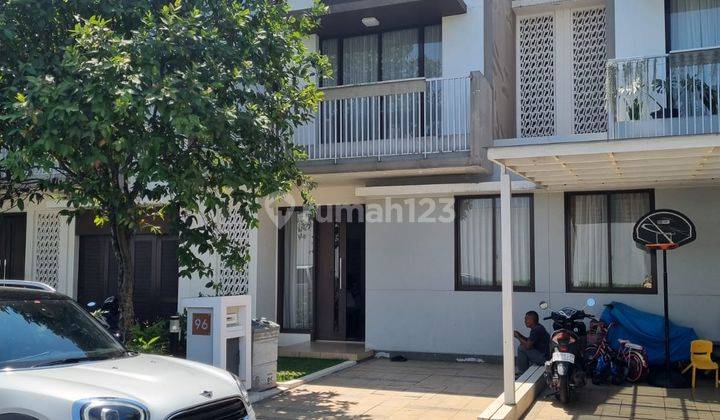 Rumah 2 Lantai Bagus Furnished SHM di Cluster Cynthia, Bandung 1