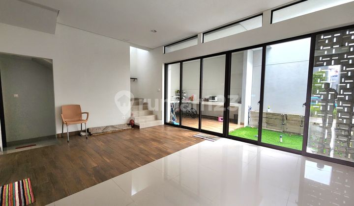 Rumah Bagus Terawat Cluster Flora Tipe Freya Summarecon Bandung 2