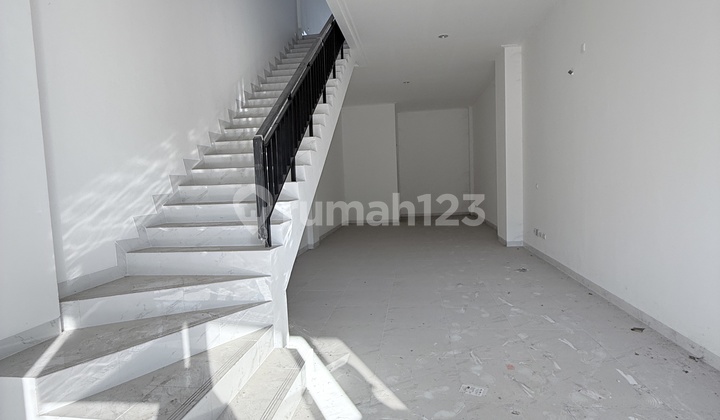 Ruko Ebony Batavia 2 Muka Disewakan Ruko