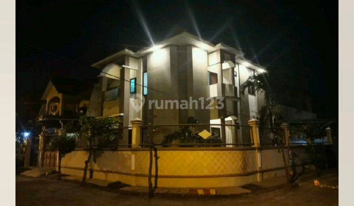 Rumah mewah one gate system plafon tinggi di Kebraon Indah Permai 1