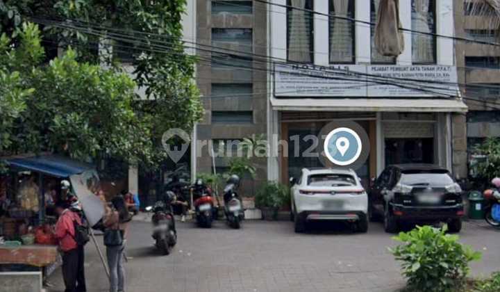 2.5-Story Shop House for Sale on Jl. Raya Puputan Renon - Land Area 201 M², Building Area 305 M²