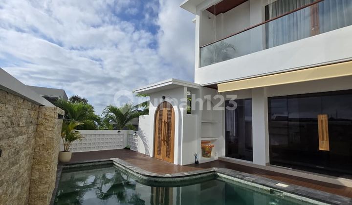 For Sale 3-Story Semi-Luxury Villa House in the Elite Area of Pecatu Indah Resort, Freehold Certificate - Sunset Sea View For Sale 3-Story Semi-Luxury Villa House in the Elite Area of Pecatu Indah Resort, Freehold Certificate - Sunset Sea View