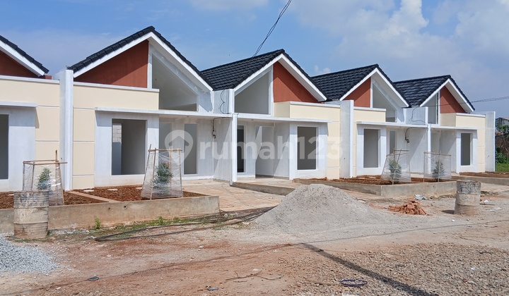Ready-to-Occupy House Near Station in the City Center