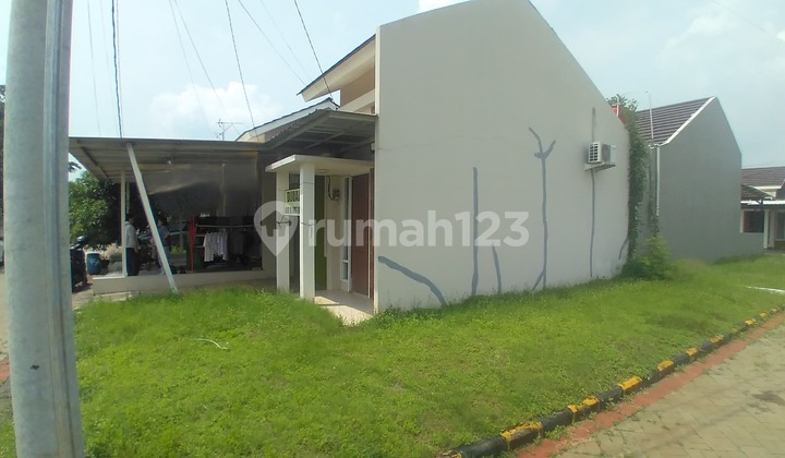 Quick Sale: Good, Comfortable, and Lush Condition Hook Position House in Orchard Village Housing, Babelan, Bekasi. 2