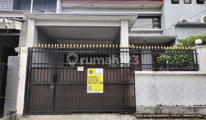 Translation: For Sale, Affordable Big House Suitable for Living and Investment Boarding House/Dormitory in Pekayon Jaya (Near Grand Galaxy City), Bekasi City