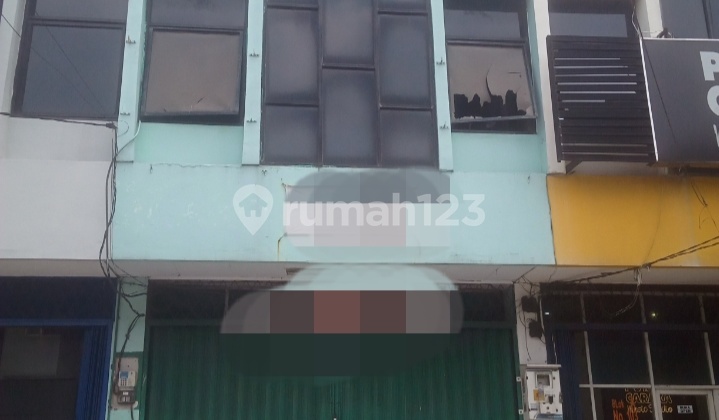 Versatile Shop House Ready to Occupy. Bustling Neighborhood