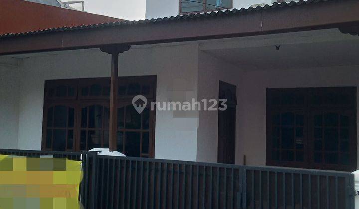 Rumah baru renovasi rapih & bersih siap huni 1