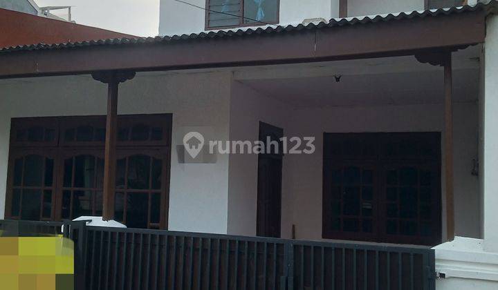 Rumah baru renovasi rapih & bersih siap huni 2