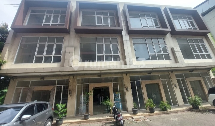 Brand New Shop House & Strategic Location