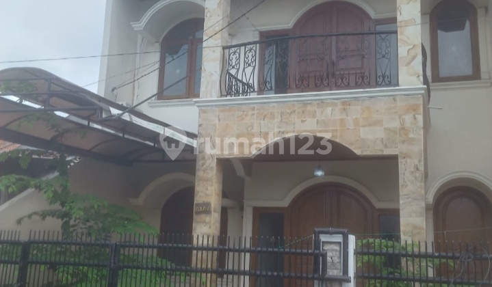 Rumah Dua Lantai Lingkungan Tenang & Aman 2