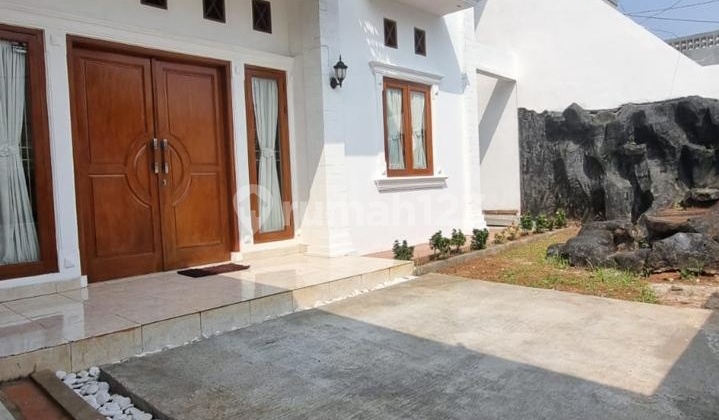 Two-Story House in a Quiet & Safe Environment Two-Story House in a Quiet & Safe Environment