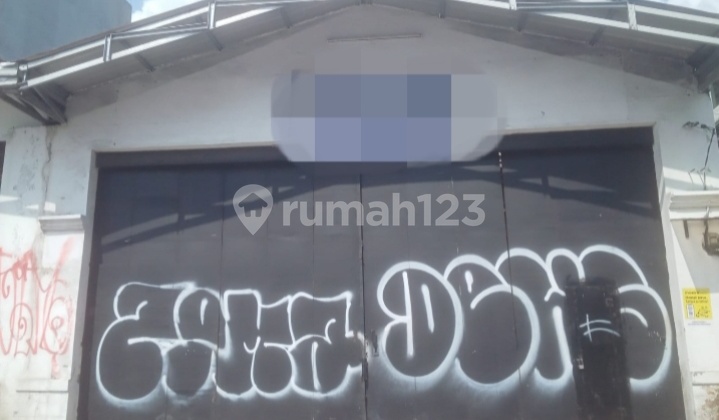 Multi-Purpose Empty Warehouse By The Busy Roadside Multi-Purpose Empty Warehouse By The Busy Roadside