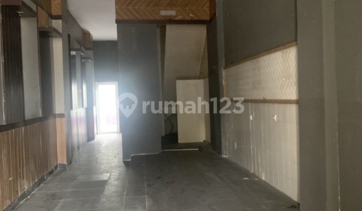 Strategic Shop House & Busy & Safe Location Strategic Shop House & Busy & Safe Location