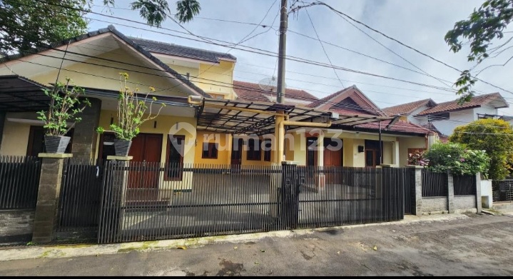 Rumah Gandeng Dua Kavling Lokasi Aman & Tenang Rumah Gandeng Dua Kavling Lokasi Aman & Tenang