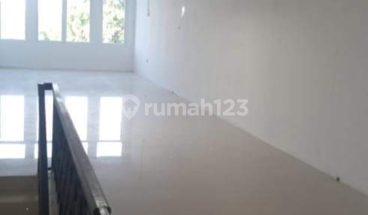 Multipurpose Shop House on the Side of a Busy Main Road 2