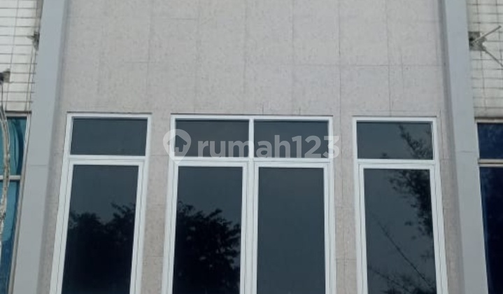 Ruko Serbaguna Di Pinggir Jalan Raya Ramai Ruko Serbaguna Di Pinggir Jalan Raya Ramai