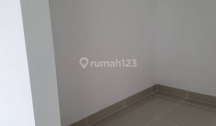 Rumah 2 Lantaidi Granada Menagio  2