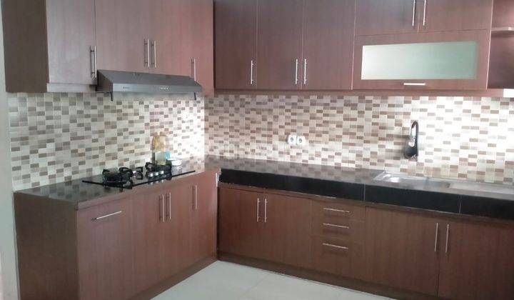 Disewakan Rumah 2 Lantai Semi Furnished di Alam Sutera 1