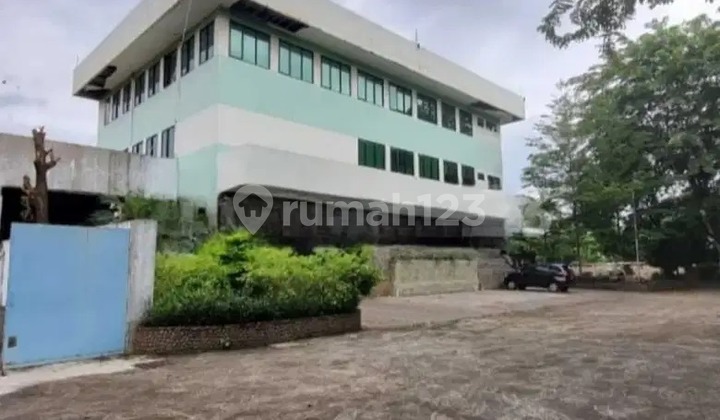 Dijual Dibawah NJOP Gudang Ex Pabrik 3 Lantai di Ciracas