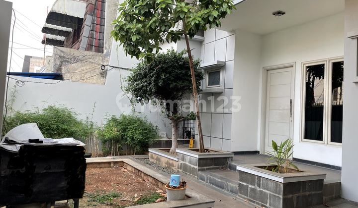 DIJUAL Rumah Asri Tomang (Belakang Wisma Lampung) - AU