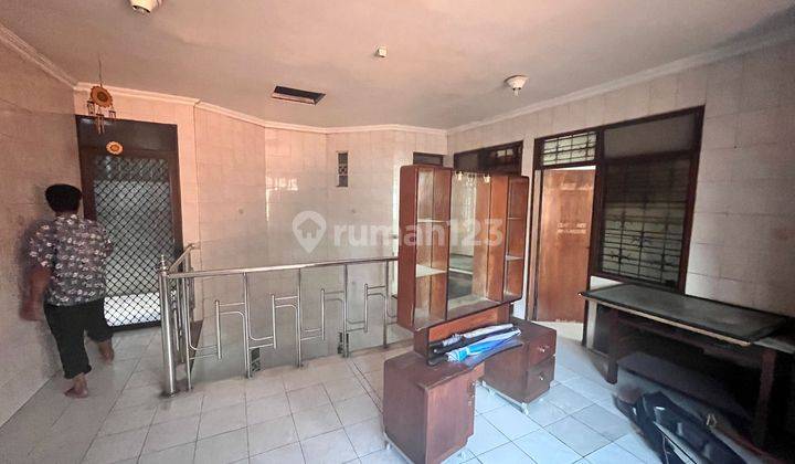 CA251132  CEPATTT RUMAH SIAP HUNI !!!! PUSAT KOTA DI JALAN OGAN SURABAYA PERSIS SEBELAH OPAK 2